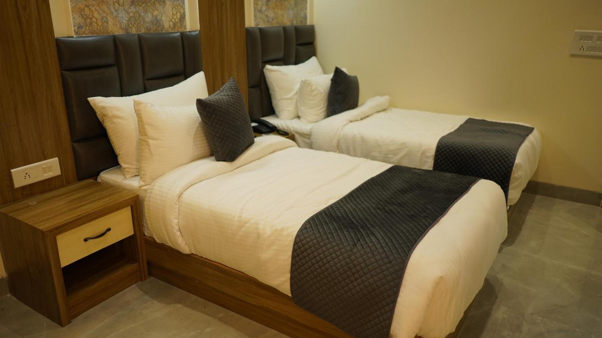 Hotel Silver Pearl Aligarh Luaran gambar
