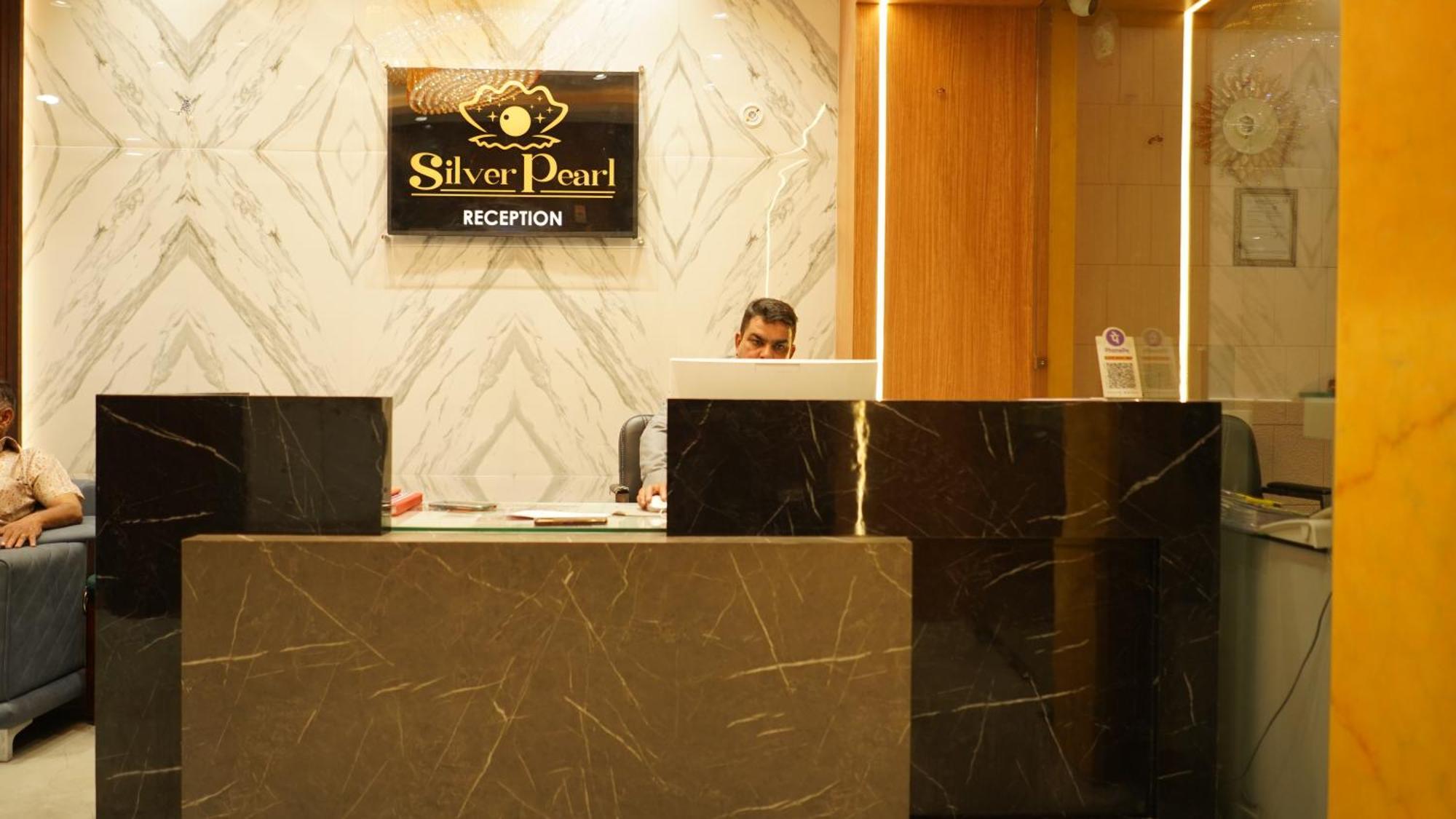 Hotel Silver Pearl Aligarh Luaran gambar