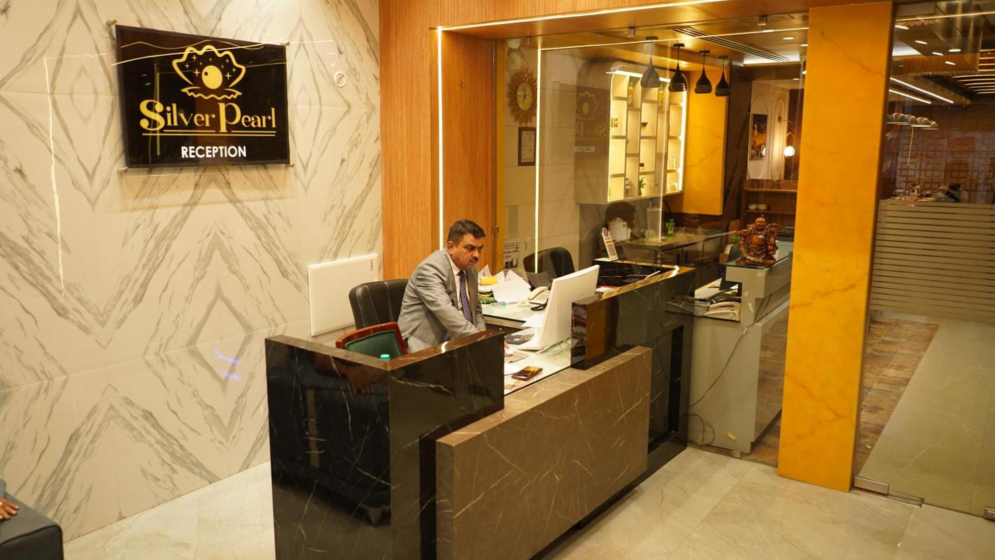 Hotel Silver Pearl Aligarh Luaran gambar