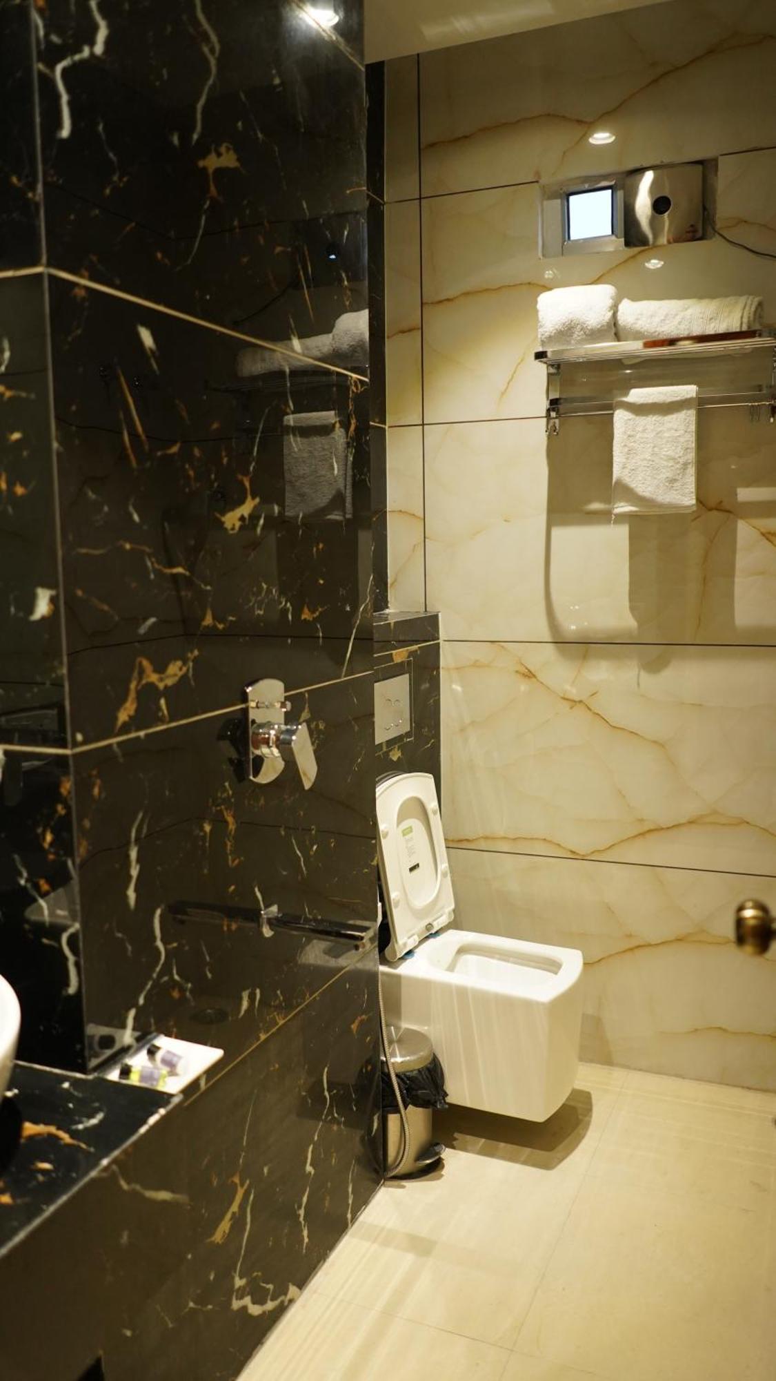 Hotel Silver Pearl Aligarh Luaran gambar